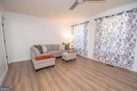 Living - 1186 Lindsey St, Lagrange, GA 30240 photo 3 of 3