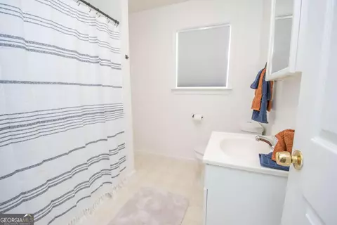 Bath - 1186 Lindsey St, Lagrange, GA 30240 photo 2 of 2