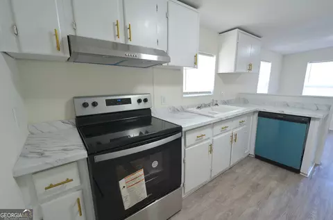 Kitchen - 722 Brower Ct, Dublin, GA 31021 photo 3 of 3