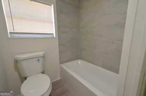 Bath - 722 Brower Ct, Dublin, GA 31021 photo 2 of 6