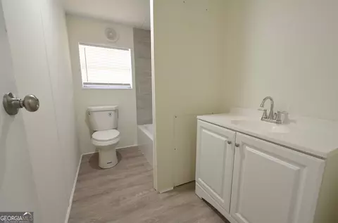 Bath - 722 Brower Ct, Dublin, GA 31021 photo 1 of 6