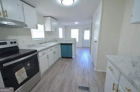 Kitchen - 722 Brower Ct, Dublin, GA 31021 photo 1 of 3