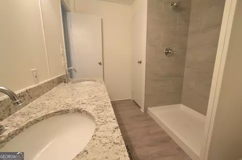 Bath - 722 Brower Ct, Dublin, GA 31021 photo 4 of 6