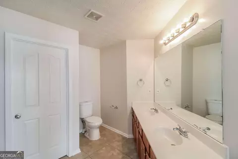 Bath - 3824 Augustine Pl, Rex, GA 30273 photo 1 of 2