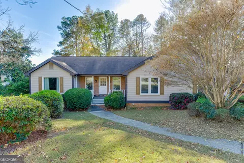 1303 Summit Chase Dr, Snellville, GA 30078