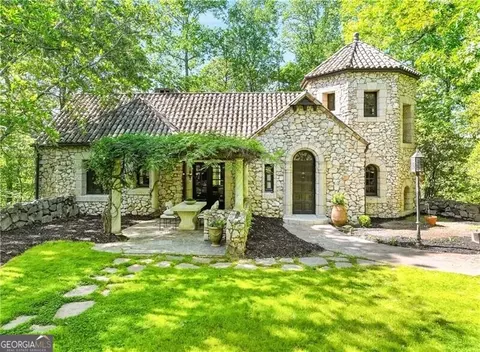 2100 W Wesley Rd, Atlanta, GA 30327