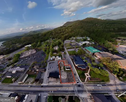 81 River St, Hiawassee, GA 30546