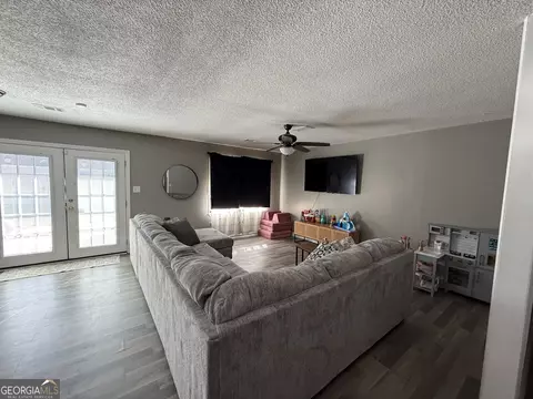 Living - 208 Pellimore Dr, Warner Robins, GA 31093 photo 1 of 3