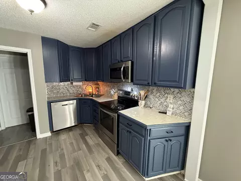 Kitchen - 208 Pellimore Dr, Warner Robins, GA 31093 photo 1 of 2