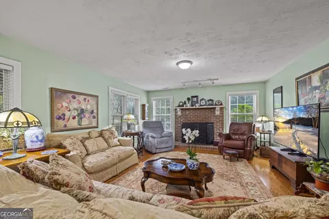Living - 4001 Highway 198, Carnesville, GA 30521 photo 3 of 5