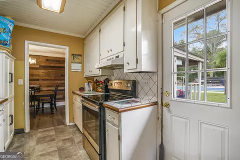 Kitchen - 1083 Hampton Rd, Hampton, GA 30228 photo 2 of 3