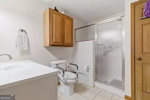 Bath - 91 Almond Rd, Lagrange, GA 30241 photo 1 of 4