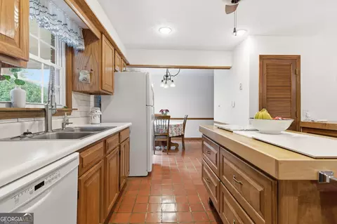 Kitchen - 91 Almond Rd, Lagrange, GA 30241 photo 2 of 3
