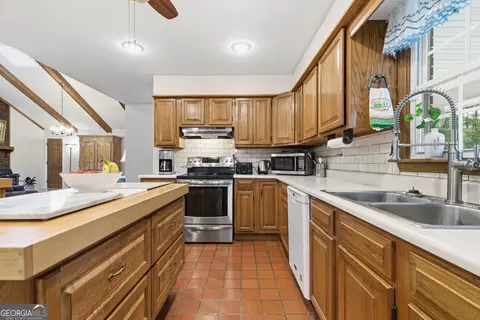 Kitchen - 91 Almond Rd, Lagrange, GA 30241 photo 3 of 3
