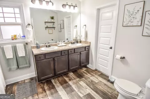 Bath - 254 Needleleaf Dr, Barnesville, GA 30204 photo 1 of 8