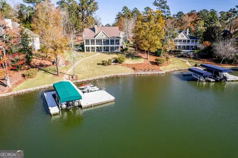 1401 Lighthouse Cir, Greensboro, GA 30642