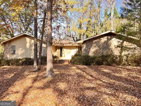 110 Canterbury Ln, Fayetteville, GA 30215