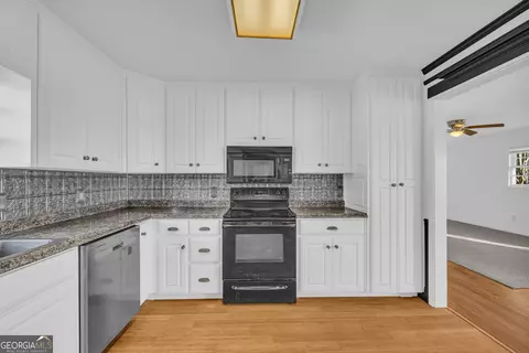 Kitchen - 476 Brock Rd, Athens, GA 30607 photo 3 of 6