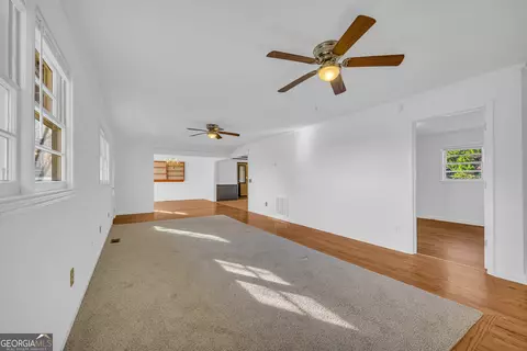 Living - 476 Brock Rd, Athens, GA 30607 photo 2 of 7