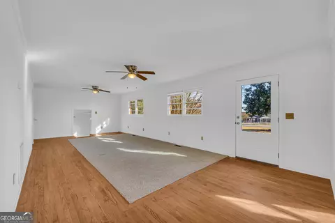 Living - 476 Brock Rd, Athens, GA 30607 photo 4 of 7