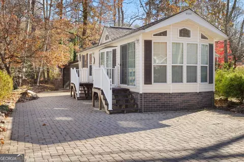130 Creekview Dr, Cleveland, GA 30528