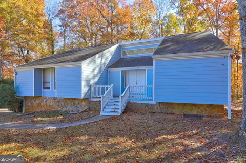 871 Lost Creek Cir, Stone Mountain, GA 30088