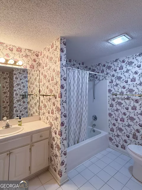 Bath - 223 Village Dr, Lagrange, GA 30240 photo 3 of 3