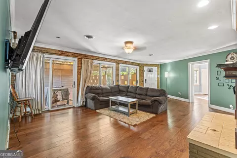 Living - 292 Chenocetah Dr, Cornelia, GA 30531 photo 5 of 8