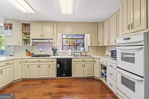 Kitchen - 292 Chenocetah Dr, Cornelia, GA 30531 photo 3 of 5