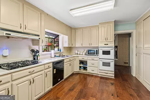 Kitchen - 292 Chenocetah Dr, Cornelia, GA 30531 photo 1 of 5