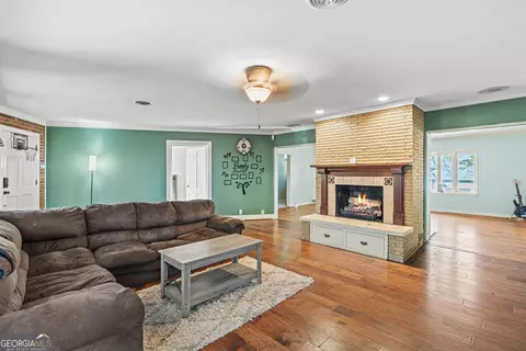 Living - 292 Chenocetah Dr, Cornelia, GA 30531 photo 6 of 8