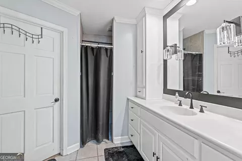 Bath - 292 Chenocetah Dr, Cornelia, GA 30531 photo 2 of 4
