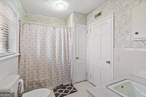 Bath - 292 Chenocetah Dr, Cornelia, GA 30531 photo 1 of 4