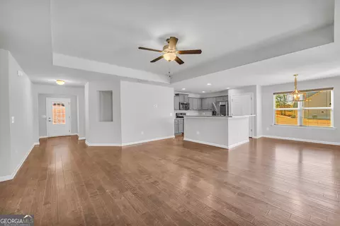 Entry Way - 1065 Hebron Rd, Commerce, GA 30530 photo 6 of 12