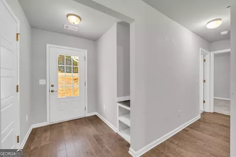Entry Way - 1065 Hebron Rd, Commerce, GA 30530 photo 3 of 12