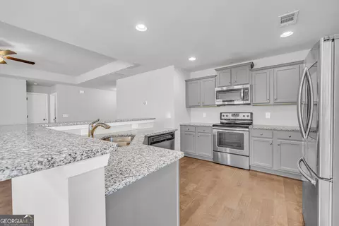 Kitchen - 1065 Hebron Rd, Commerce, GA 30530 photo 2 of 7