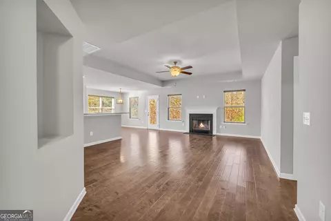 Entry Way - 1065 Hebron Rd, Commerce, GA 30530 photo 5 of 12
