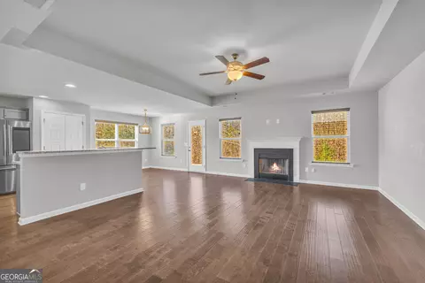 Living - 1065 Hebron Rd, Commerce, GA 30530 photo 2 of 9