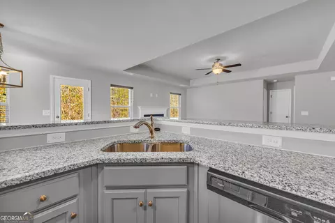 Kitchen - 1065 Hebron Rd, Commerce, GA 30530 photo 5 of 7