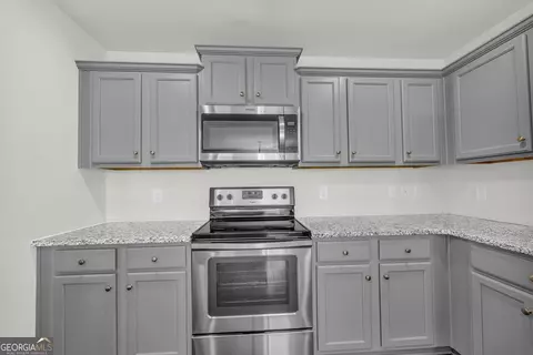 Kitchen - 1065 Hebron Rd, Commerce, GA 30530 photo 3 of 7