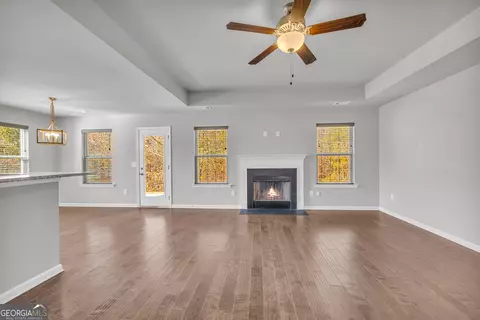 Living - 1065 Hebron Rd, Commerce, GA 30530 photo 3 of 9
