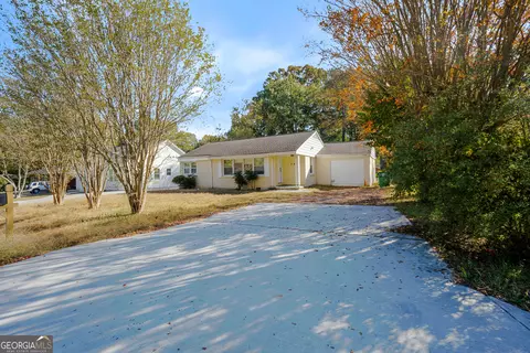 843 White Oak Dr, Forest Park, GA 30297