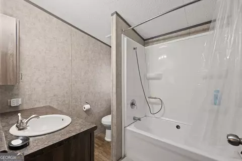 Bath - 9 Dons Ct, Royston, GA 30662 photo 1 of 2