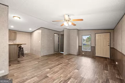 Living - 9 Dons Ct, Royston, GA 30662 photo 2 of 2