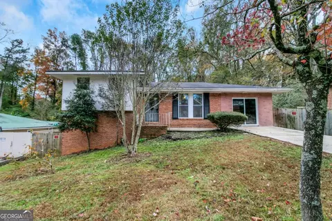 927 Slash Pine Rd, Forest Park, GA 30297