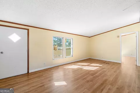 Living - 757 Manhole Rd, Bainbridge, GA 39817 photo 5 of 6