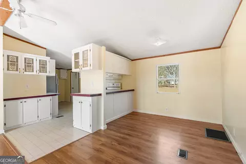Living - 757 Manhole Rd, Bainbridge, GA 39817 photo 6 of 6