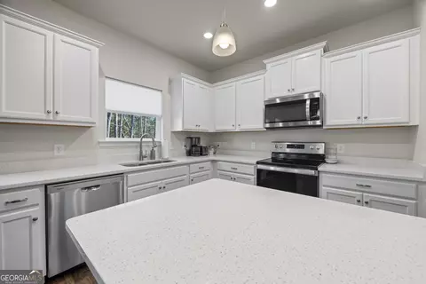 Kitchen - 321 Quail Forest Cir, Toccoa, GA 30577 photo 3 of 9