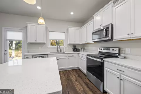 Kitchen - 321 Quail Forest Cir, Toccoa, GA 30577 photo 8 of 9