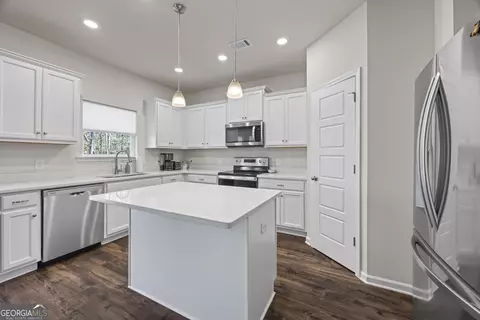 Kitchen - 321 Quail Forest Cir, Toccoa, GA 30577 photo 2 of 9